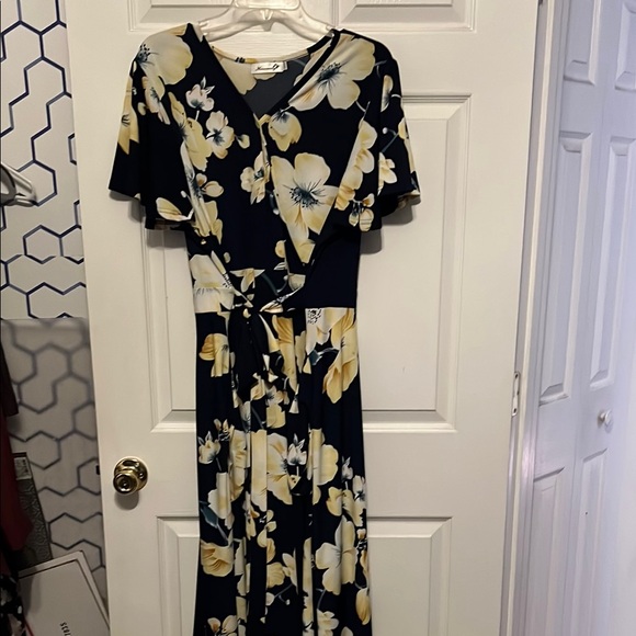 Kissmay Dresses & Skirts - Kissmay Floral Wrap Dress in Navy and Yellow Faux Wrap Midi 20W